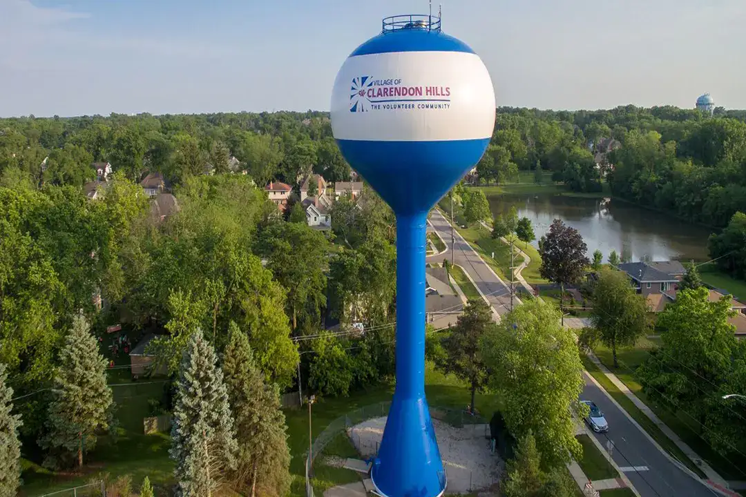 picture of Clarendon Hills IL water tower